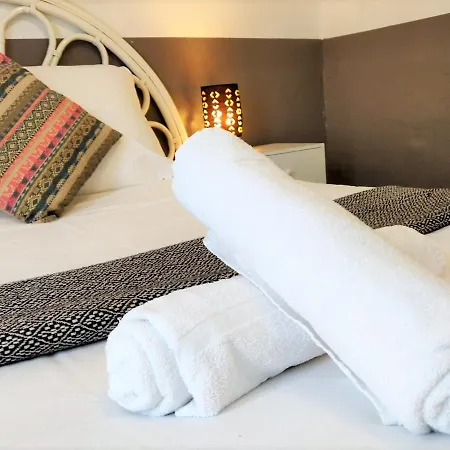 Ideal Couple ~ Confort Centre ~ Parking Privé *